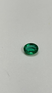 Sadiya International Pierre précieuse émeraude naturelle non traitée de 2,47 carats, taille ovale, provenance Zambie, couleur vert vif - Product Image 2