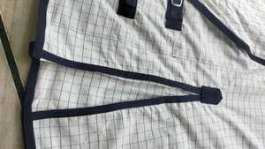 Couverture de cheval légère et imperméable en polycoton, type combo, avec sangles de jambe amovibles, col standard, pour l'équitation en Inde - Product Image 4