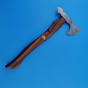 Hache de camping en acier au carbone avec manche en bois, outil compact pour couper du bois en extérieur, idéal pour la randonnée, le bushcraft et les travaux de jardinage - Product Image 1