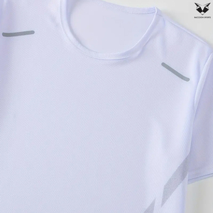 Conjunto Deportivo para Correr al Aire Libre de 2 Piezas en Color Blanco con Pantalones Cortos con Bolsillos, Camiseta de Compresión de Manga Corta y Pantalones Cortos para Hombre - Product Image 4
