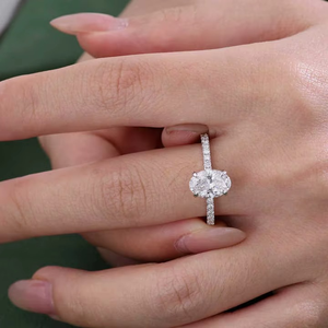 Anillo de Compromiso Ovalado de Oro Blanco Sólido de 14k/18k con Diamante Cultivado en Laboratorio con Certificación GIA IGI CVD HPHT - Product Image 1