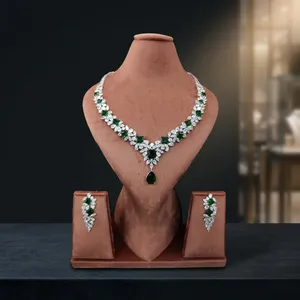 Ensemble collier ras-de-cou et boucles d'oreilles pendantes élégants en laiton avec zircon, strass et cristal, bijoux de mariage plaqué rhodium, vente en gros - Product Image 2