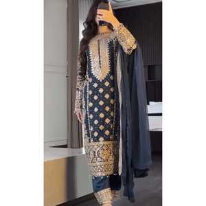 Bel ensemble de costume haut-bas brodé et Dupatta pour femmes avec travail de séquence - Product Image 3