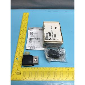 Válvula BURKERT 456335S 6013 A 1/8 FPM SS, 147372 - Equipo y Piezas de Semiconductores de Confianza de Global Legacy Semiconductor - Product Image 1