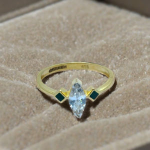 แหวนเพชรทรงมาร์คีส์สีทองหรูหรา ประดับด้วยเคลือบสีเขียว แหวนดีไซน์เก๋สำหรับผู้หญิง เครื่องประดับทันสมัย - Product Image 3