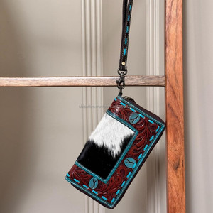 กระเป๋าสตางค์หนังวัวขนสัตว์แบบมีมือสลักลายสไตล์ตะวันตก - Product Image 5