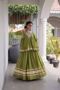Conjunto de Lehenga Choli de Algodón Kora Premium con Zari Patta, Encaje Gota Patti y Trabajo de Espejos Reales, Calidad de Exportación - Product Image 1
