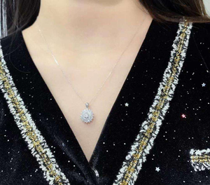 Collar con Colgante Redondo de Diamantes VS IJ en Oro Puro de 18 Quilates, Joyería Fina con Dije Circular Atemporal para Novia - Product Image 1