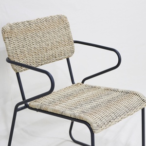 Fauteuil d'extérieur confortable et très demandé pour jardin, avec fil torsadé et structure en fer – Siège durable à base de traîneau, design écologique - Product Image 2