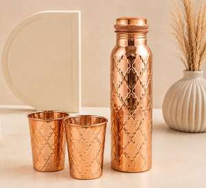 Juego de Botellas de Agua de Cobre con Dos Tazas, Diseño Moderno, Portátil, Reutilizable, Ecológico, Tapas Incluidas - Product Image 1