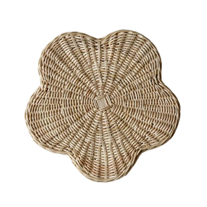 Mesa Auxiliar de Ratán Vietnamita Hecha a Mano con Forma Floral, Elegante Mesa de Centro Boho Minimalista, Muebles Sostenibles para Sala de Estar - Product Image 3