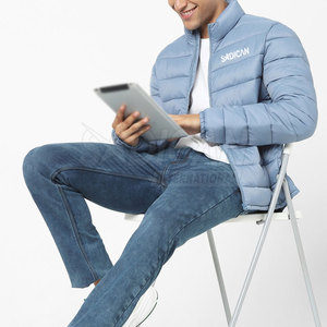 Chaqueta de invierno acolchada para hombre, elegante y con un ajuste relajado, perfecta para uso diario y actividades ligeras al aire libre. - Product Image 5