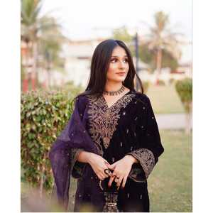 Robe de soirée de créateur avec travail de séquence brodée, pantalon et dupatta, haut pour les occasions de fête - Product Image 3