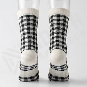 ถุงเท้ากีฬาซับเหงื่อ ระบายอากาศได้ดี ขนาดใหญ่พิเศษ สำหรับวิ่ง ออกกำลังกาย ยิม ทนทาน บุหนานุ่ม สีสันปรับแต่งได้ - Product Image 2