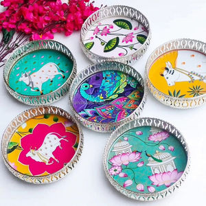 ถาดเสิร์ฟโลหะตกแต่งสีเขียวอมฟ้าลายวัวศักดิ์สิทธิ์พิชไว ถาดเหล็กพร้อมหูจับสีทองสำหรับจัดเก็บ - Product Image 4