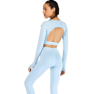 Ensemble de yoga et de sport pour femmes grandes tailles |   Crop top et short à manches longues en tissu uni lavé |   Tenue de sport et de fitness - Product Image 2