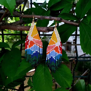 ต่างหูประดับลูกปัดงานฝีมือดีไซน์เนอร์ ทำด้วยมือสำหรับงานพิเศษ สีสันสดใส ทันสมัย ขายส่งสำหรับเด็กหญิงและสตรี โดย HF CRAFTS - Product Image 1