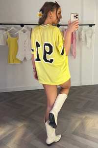 เสื้อเจอร์ซีย์กีฬาคอวีทรงโอเวอร์ไซส์สำหรับผู้หญิง สไตล์สตรีทแวร์ฤดูร้อน แขนสั้น ทรงหลวม รับผลิตแบบ OEM ODM ขายส่ง - Product Image 2