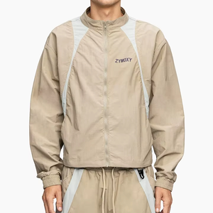 Conjunto de Chaqueta y Pantalones Deportivos Personalizados 100% Poliéster con Cierre de Nylon, Chaqueta Cortavientos con Parches Impresos, Ropa Táctica para Gimnasio - Product Image 6