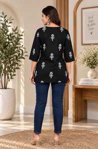 Kurti Corto con Estampado Floral Negro para Mujer |   Elegante Túnica Étnica de Rayón con Mangas 3/4 |   Blusa Elegante Informal de Estilo Indio |   Eve a la Moda - Product Image 2