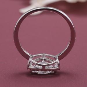 แหวนเพชรทรง Trillion Cut ที่ได้รับการรับรองจาก IGI พร้อมวงแหวนแบบ Pave Band ชุบทองคำขาว 18K สำหรับงานหมั้น/งานแต่งงาน - Product Image 6