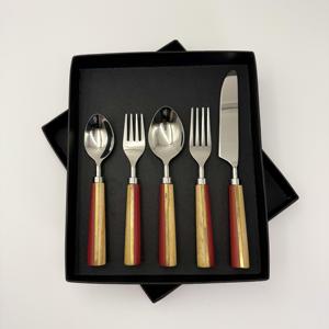 Juego de Cubiertos de Lujo de Cinco Piezas, Cubertería de Acero Inoxidable con Acabado Espejado, Resina Transparente y Mangos de Madera, Utensilios Elegantes para Fiestas a Bajo Precio - Product Image 2