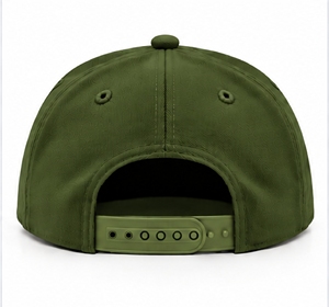Gorra Deportiva Olive Green Index con Estampado Puff, 6 Paneles, Visera Plana y Cierre a Presión - Product Image 2