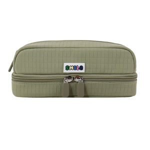 Trousse de rangement A5 en nylon vert olive à double fermeture éclair et texture quadrillée pour papeterie, fabriquée au Vietnam - Product Image 3