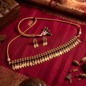 Conjunto de Collar y Pendientes Tradicionales Indios con Monedas Doradas |   Joyería Étnica para Novias - Product Image 1
