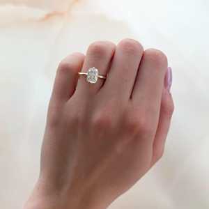 Bague de fiançailles classique en or 14 carats avec diamant de laboratoire certifié IGI de 4 carats, taille coussin, sertie sur 4 griffes, plaqué rhodium, pour femme - Product Image 2