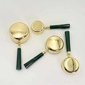 ชุดถ้วยตวงสแตนเลสแบบใหม่ 4 ใบ เคลือบ PVD สีทอง พร้อมด้ามจับเรซิ่น สำหรับร้านอาหาร เบเกอรี่ ครัว และบ้าน - Product Image 5