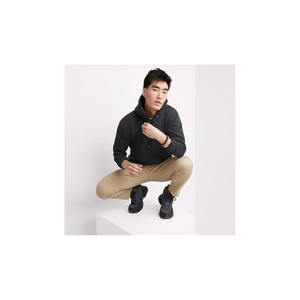 Sudadera con capucha negra personalizada para hombre, suave, de forro polar, estilo casual y urbano. - Product Image 6