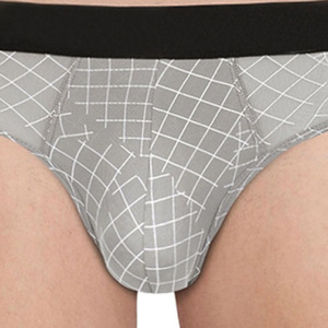 Calzoncillos de viaje para hombre diseñados con tela ligera que garantiza una fácil movilidad, comodidad transpirable y para viajes largos. - Product Image 4