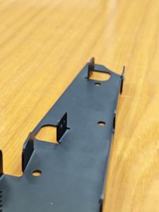 Plaque de montage industrielle OEM personnalisée en tôle d'acier, support ventilé thermolaqué pour équipement, modèle sur mesure - Product Image 6