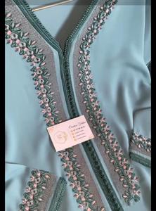 Conjunto de Dos Piezas de Abaya Modesta Bordada en Azul Claro, Manga Larga, Cuello en V, con Cuentas, para Mujeres Musulmanas, Ropa para Ramadán y Eid - Product Image 1