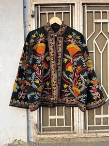 Veste d'hiver réversible en coton brodé Suzani, coupe-vent, florale, pour femme, unisexe, matelassée, faite à la main, longueur standard - Product Image 1