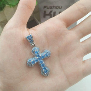 Pendentif Croix avec Pierres Moissanite Bleues, Collier Croix Bleue Hip Hop, Pendentif Entièrement Sertie de Pierres Moissanite - Product Image 2