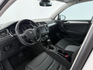 VW Tiguan L 330TSI Luxe 2018 (Empattement de 2791 mm) - 2.0L Turbo+<span class=keywords><strong>7DSG</strong></span>, Toit ouvrant panoramique/ hayon électrique/ sièges en cuir, Titre propre - Product Image 5