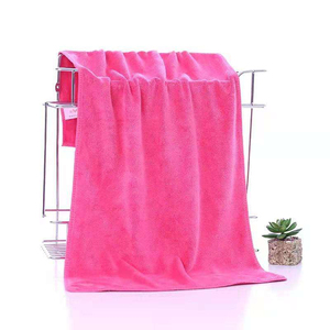 Serviettes de sport OEM de qualité supérieure en microfibre, serviettes de sport personnalisées en microfibre à séchage rapide avec poche zippée - Product Image 3