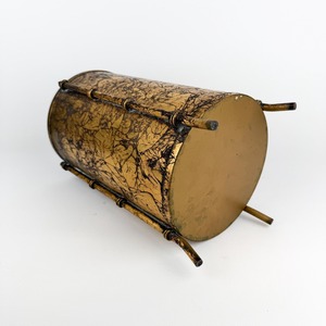 Cubo de basura de metal con acabado dorado de diseño único, adecuado para hoteles, restaurantes, hogares y eventos especiales, estilo indio. - Product Image 5