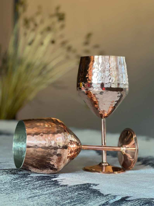 Verre à vin à pied en cuivre martelé avec finition métallique artistique – Vaisselle haut de gamme pour la restauration, les bars, les hôtels et les cadeaux - Product Image 6