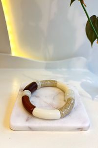Pulsera de Resina Hecha a Mano de Primera Calidad con Patrón de Espiral Único, Elegante Pieza de Joyería para Mujer y Regalo - Product Image 2
