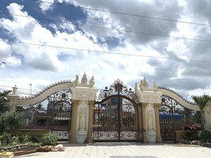 KHP European Style Double Leaf Metal <b>Swing</b> Gate Powder Coated Durable Exterior Villa Use Easy Installation - Product Image 2