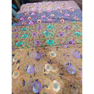 Tela de encaje floral 3D de lujo con cuentas a mano al por mayor para vestidos de novia, fabricante de tela de red bordada - Product Image 3