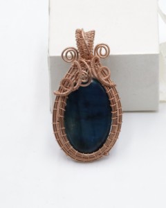 Colgante de Labradorita Natural con Envoltura de Alambre de Platino, Joyería de Piedras Preciosas de Lujo Hecha a Mano, Cristal Curativo de Talla Única - Product Image 3