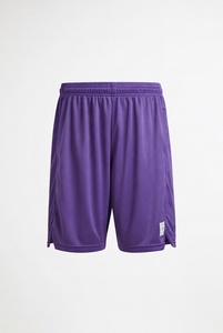 Shorts de sport marron avec poches à cordon de serrage et coupe décontractée, idéal pour les tenues de sport décontractées en studio. - Product Image 2