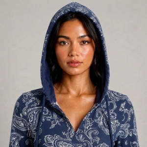 Combinaison personnalisée pour femme en polyester/coton à capuche et manches longues – Confortable, douce et tendance - Product Image 4