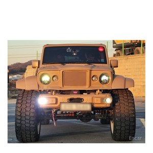 Jeep Sahara 3.6 4 portes 2017 38 755 km Boîte de vitesses automatique Sièges en cuir Volant à gauche Caméra arrière avec système de navigation - Product Image 3