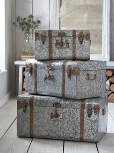Caja de Almacenamiento Metálica Decorativa con Diseño Europeo Vintage de Unicornio, Organizador Duradero y Sostenible para Dormitorio - Product Image 1