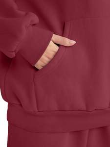 Conjunto deportivo de dos piezas para mujer, color granate/burdeos, sudadera con capucha extragrande y pantalones jogger, informal, de forro polar, para invierno, para el gimnasio. - Product Image 2